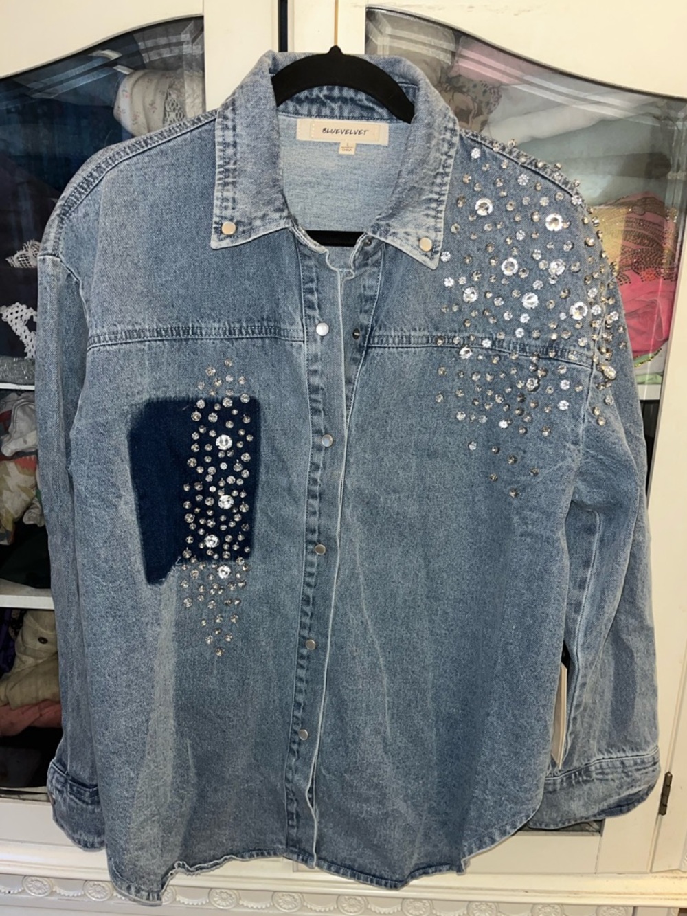 💎💎NWT Blue Velvet size Large Blue Denim shacket embellished with rhinestones💎💎